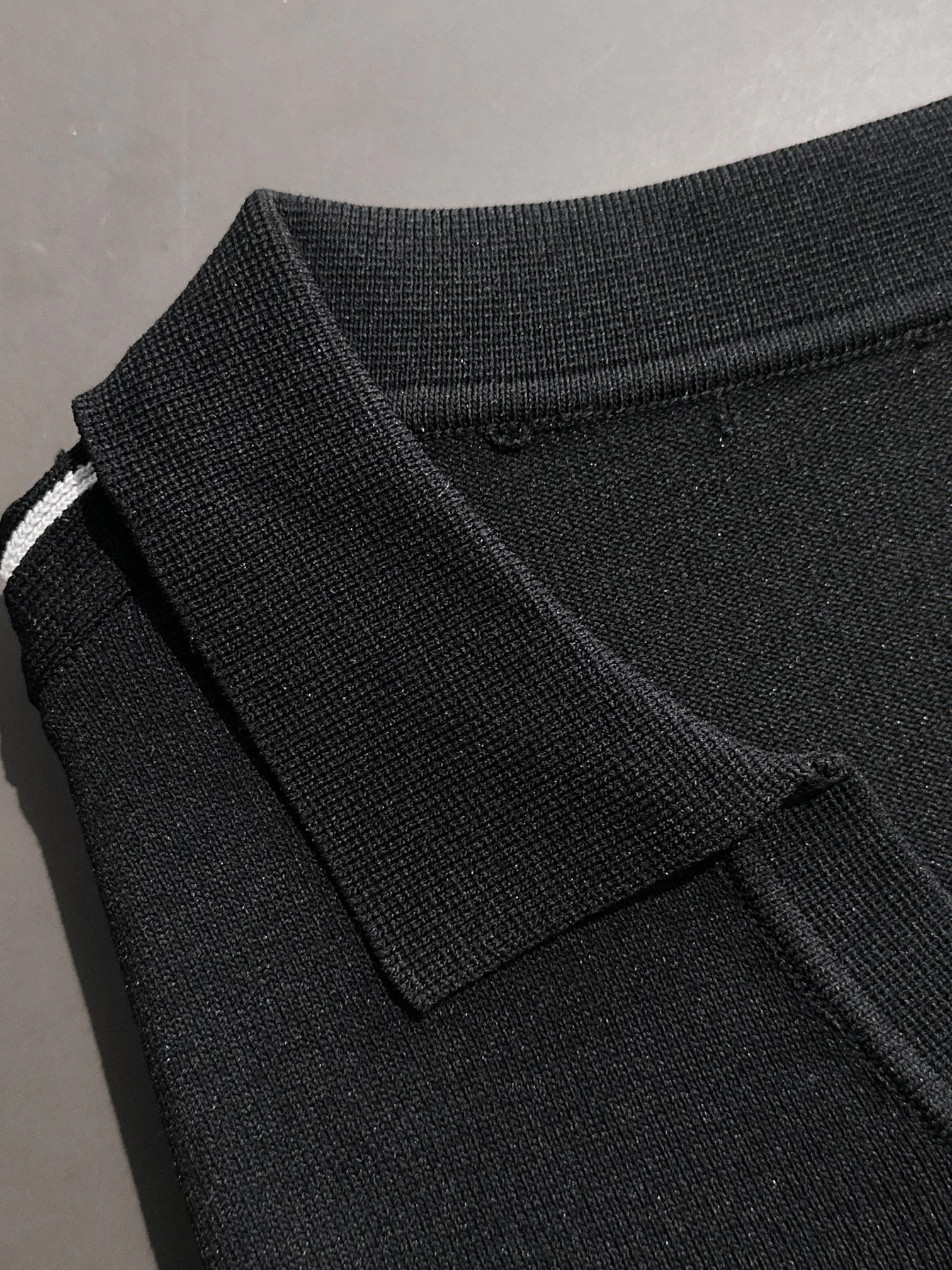 🅿️320 shipped next day, high quality Stone Island 2025 spring and summer new men's lapel short-sleeved T-shirt. Made of combed cotton yarn knitted cotton fabric, pure cotton high-weight special yarn, it feels full when weighed, and the upper body is more textured than ordinary T-shirts. This texture can cope with the weather easily and is suitable for both hot and cold! The pattern on the chest adopts three-dimensional embroidery technology, and is perfectly produced stitch by stitch with reference to the original version! Loose fit design, looks noble. Size: M to XXXL